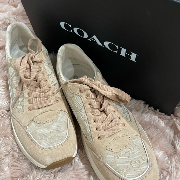 NEW COACH C152 SIG TECH RUNNERS
LIGHT KHAKI/CHALK
STYLE NO. G5057
SIZE 9 - Picture 2 of 7